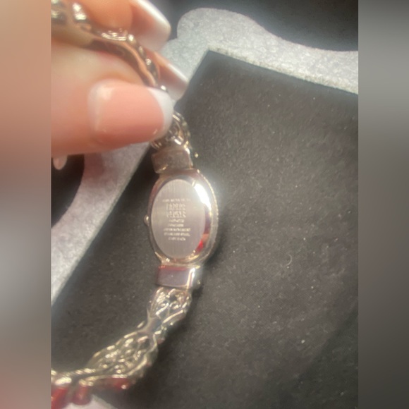 FASHIONABLE QUARTZ WATCH - Picture 6 of 8